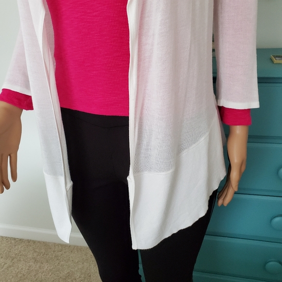 Women's white shrug cache - Picture 2 of 4